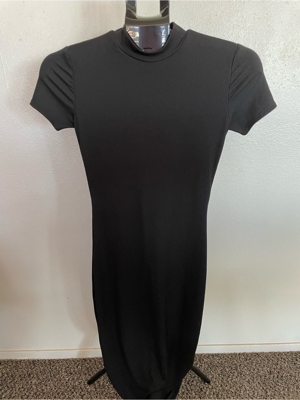 Classic Black Short-Sleeve Ribbed Midi Dress